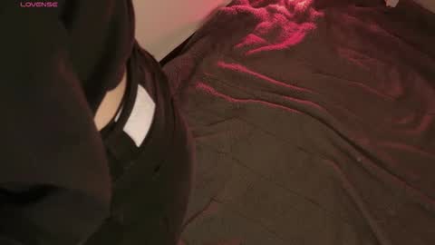     online show from 10, 9, 2025