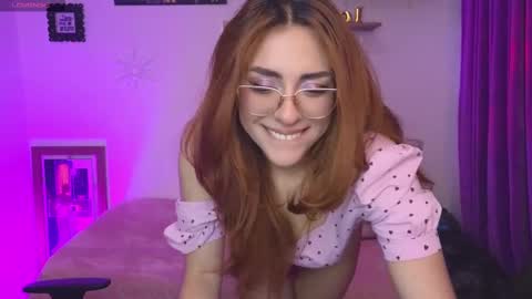 Snapshot of megan_ricci chatting on 3, 10, 2025                 Laura                 online show from 3, 10, 2025