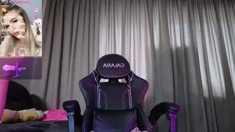 Snapshot of megan_ros_ chatting on 1, 2, 2026 Megan online show from 1, 2, 2026