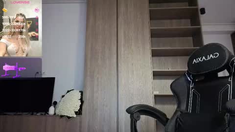 Snapshot of megan_ros_ chatting on 6, 2, 2026 Megan online show from 6, 2, 2026