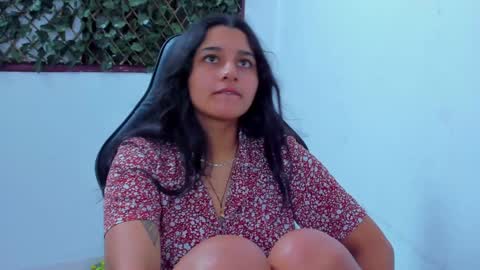 Snapshot of megan_whitte_01 chatting on 8, 12, 2024 megan white 01  online show from 8, 12, 2024