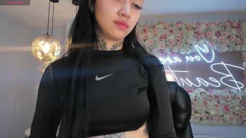 Megan Cross online show from 17, 11, 2025