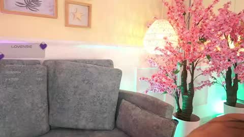 Snapshot of meganlowell chatting on 22, 4, 2026 Megan Lowell online show from 22, 4, 2026