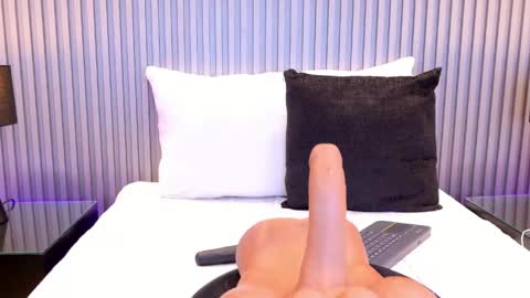 Snapshot of meganreed_ chatting on 1, 5, 2026 Megan online show from 1, 5, 2026