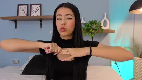 Snapshot of meganritz_ chatting on 9, 11, 2025 Meganritz online show from 9, 11, 2025