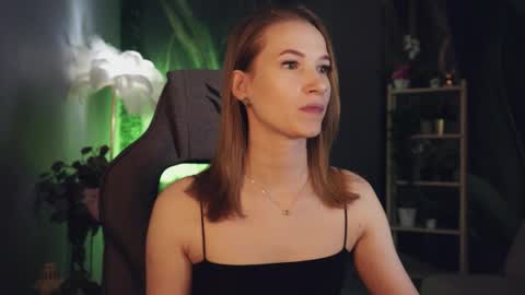 Snapshot of meganrodgers chatting on 12, 5, 2026 megan online show from 12, 5, 2026