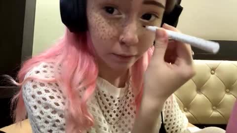 Snapshot of megansavells chatting on 18, 11, 2025 Hellas online show from 18, 11, 2025