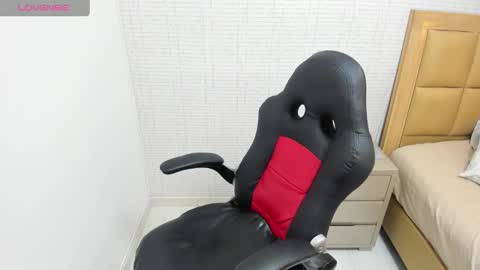 M E G A N  online show from 22, 9, 2025