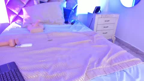 Snapshot of megaraowen_ chatting on 15, 1, 2025 M E G A R A online show from 15, 1, 2025