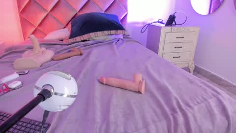 Snapshot of megaraowen_ chatting on 7, 2, 2025 M E G A R A online show from 7, 2, 2025