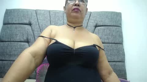 Snapshot of megatitsxxx chatting on 27, 3, 2026 milfpleasure online show from 27, 3, 2026