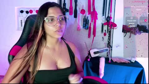 Snapshot of meggan_greey chatting on 4, 2, 2025 Your best slave online show from 4, 2, 2025