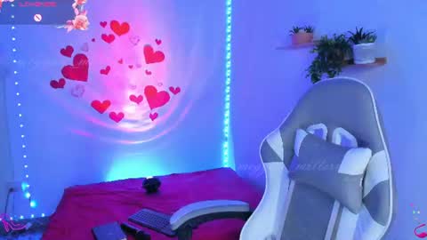 Snapshot of meggan_millerr chatting on 19, 6, 2026 online show from 19, 6, 2026