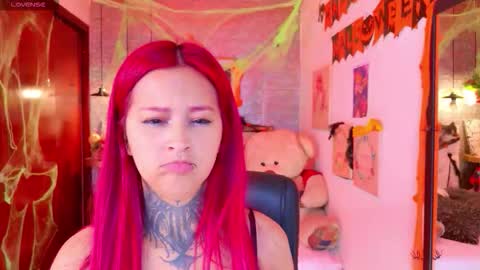 Snapshot of meghan_nill chatting on 21, 10, 2025 Meghan online show from 21, 10, 2025