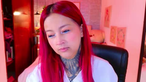 Snapshot of meghan_nill chatting on 11, 11, 2025 Meghan online show from 11, 11, 2025