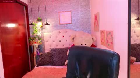 Snapshot of meghan_nill chatting on 2, 12, 2025 Meghan online show from 2, 12, 2025