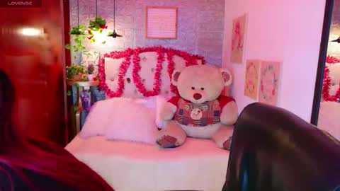 Snapshot of meghan_nill chatting on 17, 12, 2025 Meghan online show from 17, 12, 2025