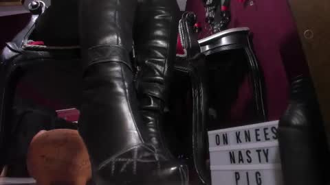 Snapshot of megoddessara chatting on 8, 1, 2026 Goddess Sara online show from 8, 1, 2026