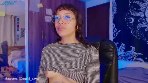 Snapshot of mel_dahlia chatting on 17, 4, 2026 Melissa - - Please help me to reach 100 thumbs up online show from 17, 4, 2026