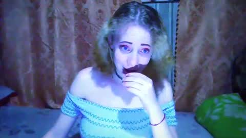 Snapshot of mel_mellie chatting on 14, 12, 2024 Mel Mellie online show from 14, 12, 2024