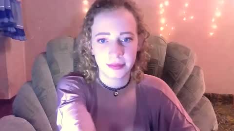 Snapshot of mel_mellie chatting on 2, 2, 2025 Mel Mellie online show from 2, 2, 2025