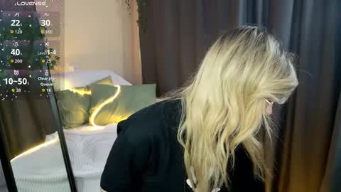 Snapshot of mel_nelson chatting on 24, 3, 2026 Mel online show from 24, 3, 2026