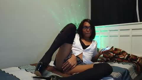 Snapshot of melahnie051002 chatting on 28, 4, 2026 melahnie051002 online show from 28, 4, 2026