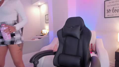 Snapshot of melan_owen chatting on 8, 4, 2026 melan_owen online show from 8, 4, 2026