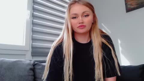 Snapshot of melani_a chatting on 26, 3, 2026 Melania online show from 26, 3, 2026