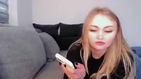 Snapshot of melani_a chatting on 28, 3, 2026 Melania online show from 28, 3, 2026