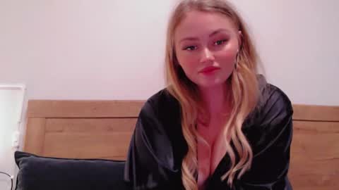 Snapshot of melani_a chatting on 9, 4, 2026 Melania online show from 9, 4, 2026