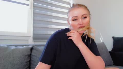 Snapshot of melani_a chatting on 14, 4, 2026 Melania online show from 14, 4, 2026