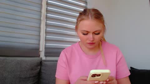 Snapshot of melani_a chatting on 20, 4, 2026 Melania online show from 20, 4, 2026