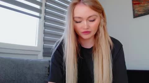 Snapshot of melani_a chatting on 24, 4, 2026 Melania online show from 24, 4, 2026