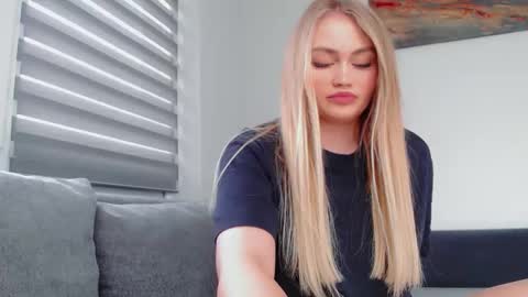 Snapshot of melani_a chatting on 25, 4, 2026 Melania online show from 25, 4, 2026