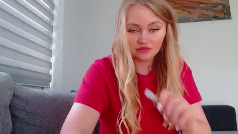 Snapshot of melani_a chatting on 11, 5, 2026 Melania online show from 11, 5, 2026