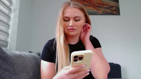 Snapshot of melani_a chatting on 14, 5, 2026 Melania online show from 14, 5, 2026