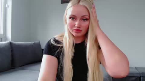 Snapshot of melani_a chatting on 17, 6, 2026 Melania online show from 17, 6, 2026