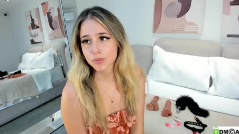 Snapshot of melanie__5 chatting on 10, 2, 2025 Melanie Baez online show from 10, 2, 2025