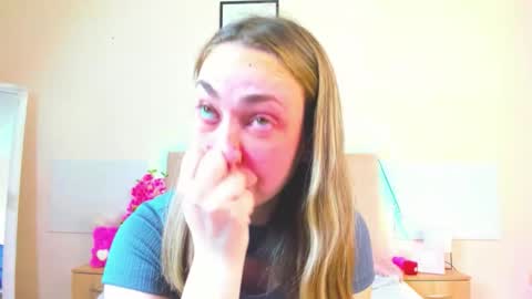 Snapshot of melaniecutys chatting on 18, 5, 2026 Melania online show from 18, 5, 2026