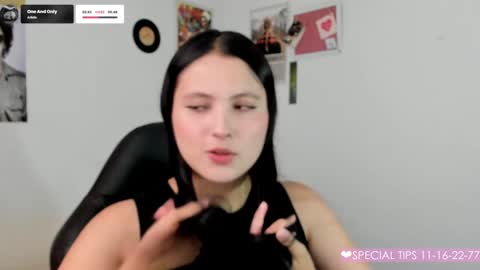 Snapshot of melanieev chatting on 27, 12, 2024 mel online show from 27, 12, 2024