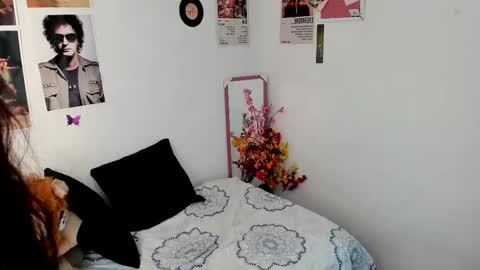 Snapshot of melanieev chatting on 20, 2, 2025 mel online show from 20, 2, 2025