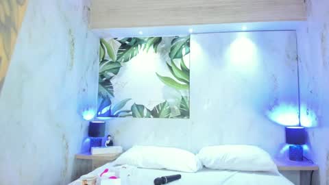 Snapshot of melanieroux chatting on 28, 4, 2026 Melanie Roux online show from 28, 4, 2026