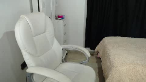 Melannie online show from 4, 2, 2025