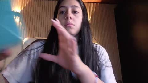 Snapshot of melanny_petite chatting on 18, 3, 2026 melanny_petite online show from 18, 3, 2026