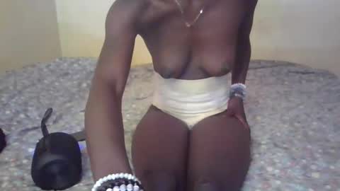 Snapshot of melaswittie chatting on 2, 12, 2025 melaswittie online show from 2, 12, 2025