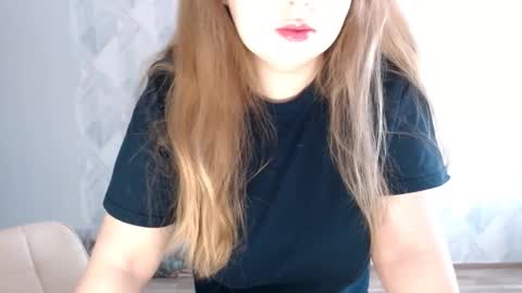 Snapshot of melina_beauty chatting on 1, 11, 2025 Melina online show from 1, 11, 2025