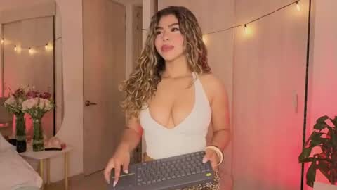 Snapshot of melina_ferrer1 chatting on 12, 7, 2026 EI online show from 12, 7, 2026