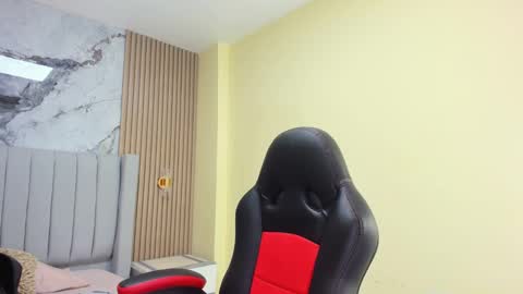 M E L I N A  online show from 13, 9, 2025