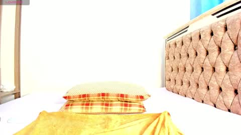 Snapshot of melinda_rosy chatting on 29, 10, 2025 rose online show from 29, 10, 2025